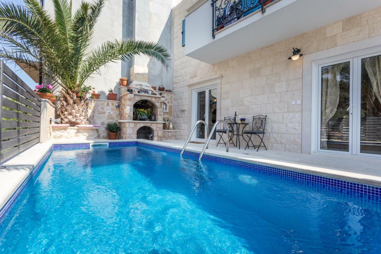 Villa Capitis In The Center Χβαρ Εξωτερικό φωτογραφία